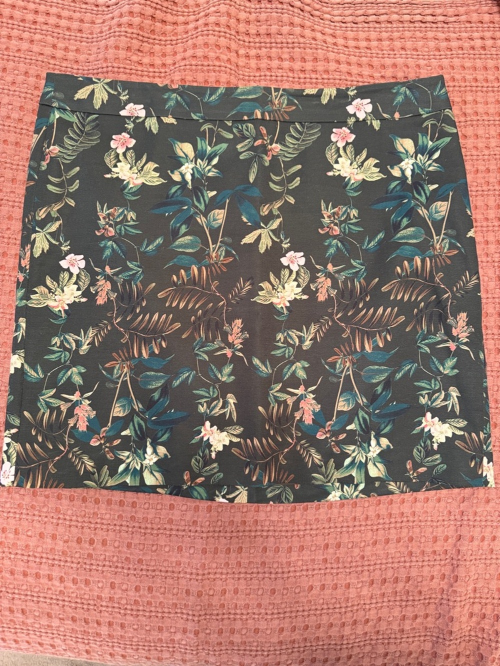 RW&CO. Dark Green  Floral Mini Skirt